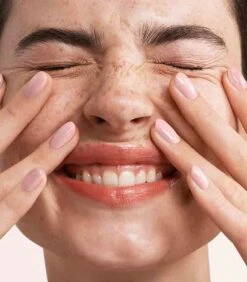 Pink Gellac - Ballerina Pink - Gellak - Vegan - Roze - Parel Finish - 15 Ml 6 Pink Gellac - Ballerina Pink - Gellak - Vegan - Roze - Parel Finish - 15 Ml -Chique Cosmetica Winkel 1050x1200 4