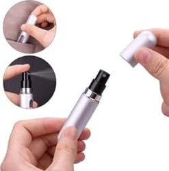 MaxedMore Navulbare Parfumverstuiver 5ml Rood/Licht Roze/ Oranje/Groen/ Blauw/ Grijs - 65 Keer Spraybare Parfum Verstuiver - Hervulbaar Tasverstuiver Voor Parfum - Meeneem Mini Geur Flesje Voor Op Reis - Lipstick Formaat Navulbaar Parfumflesje -Chique Cosmetica Winkel 1187x1200