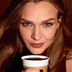 Maybelline SuperStay Matte Ink Lipstick Coffee Collection Limited Edition - 265 Caramel Collector - Nude Lippenstift - 5 Ml -Chique Cosmetica Winkel 1200x1200 161