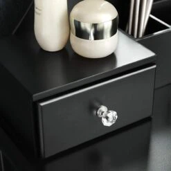 Merkloos Kaptafel, Kaptafel Met Grote Spiegel Zonder Frame, Toilettafel, Kaptafel, Voor Make-up, Gewatteerde Kruk, 5 Laden, Verplaatsbare Opbergdoos, Zwart RDT25BK 16 Merkloos Kaptafel, Kaptafel Met Grote Spiegel Zonder Frame, Toilettafel, Kaptafel, Voor Make-up, Gewatteerde Kruk, 5 Laden, Verplaatsbare Opbergdoos, Zwart RDT25BK -Chique Cosmetica Winkel 1200x1200 278