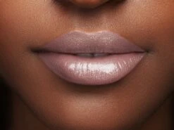 L'Oréal Paris Color Riche Shine Lippenstift - 658 Topless -Chique Cosmetica Winkel 1200x900 2