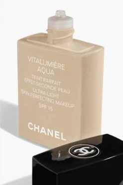Chanel Vitalumiere Aqua Foundation - 30 Beige - SPF15 - 30 Ml -Chique Cosmetica Winkel 800x1200 3