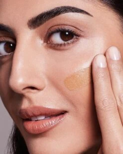 Max Factor Radiant Lift FD - 65 Rose Beige -Chique Cosmetica Winkel 960x1200 1